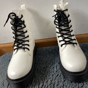 Women Lace Up Combat Ankle Boots Low Heel Round Toe Zip Up Booties